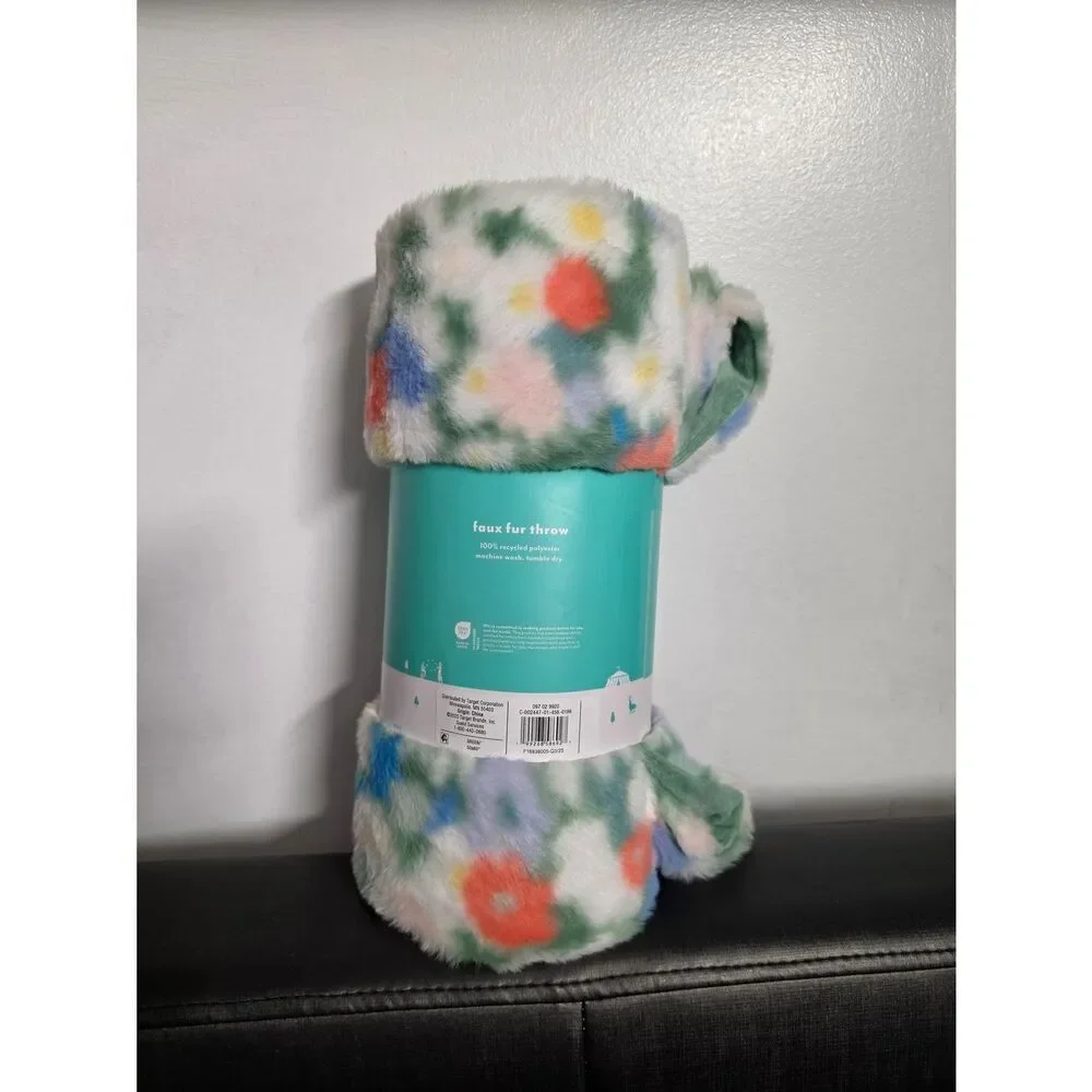 Pillowfort Throw Blanket Spring Floral Faux Fur 50x60 Kids Spring Target NEW